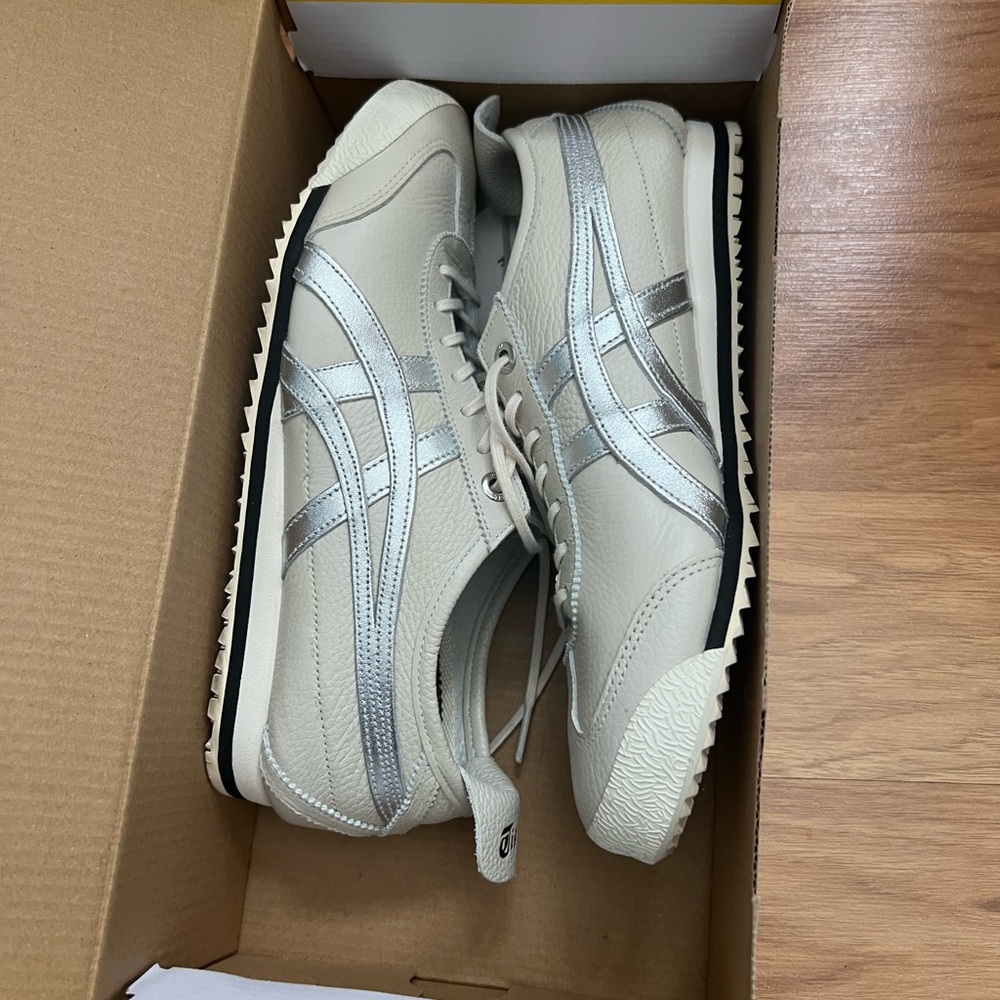 Onitsuka Tiger by Asics  Cream Leather and Silver Shoes
